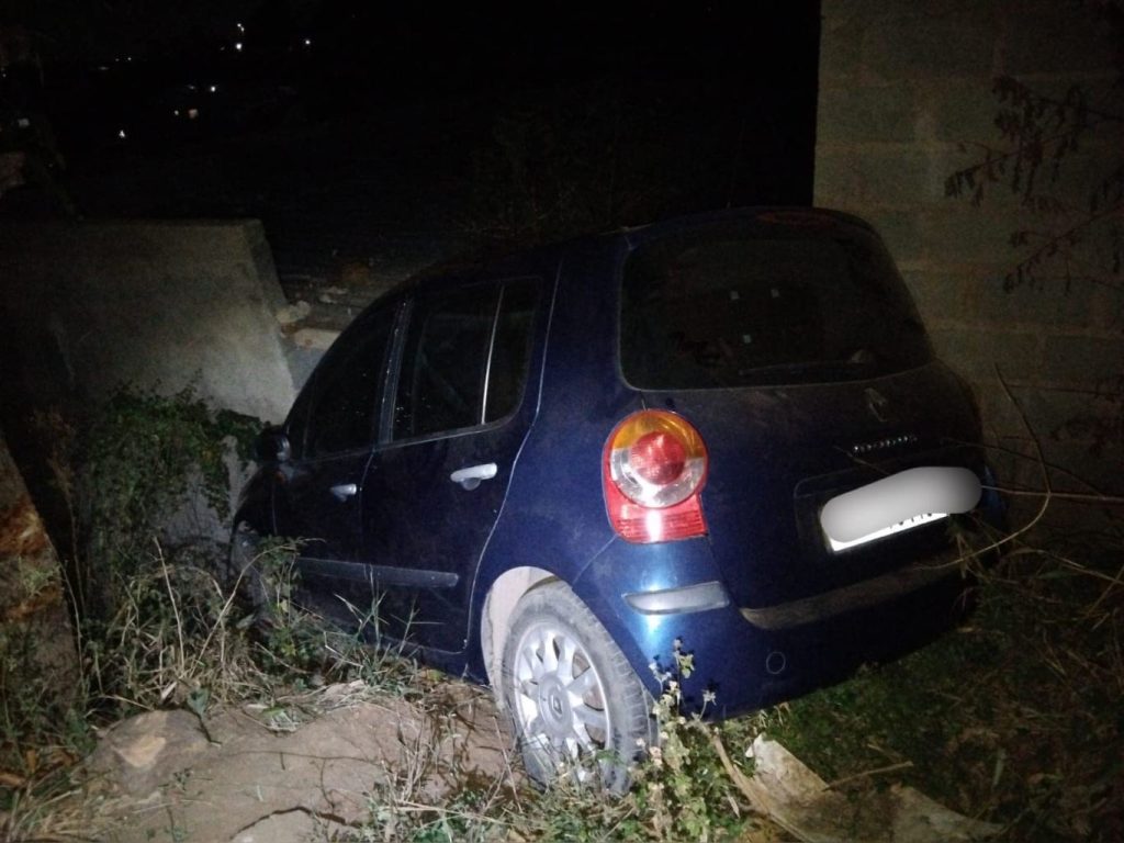 An unlicensed driver crashed into a house in Mhalsini